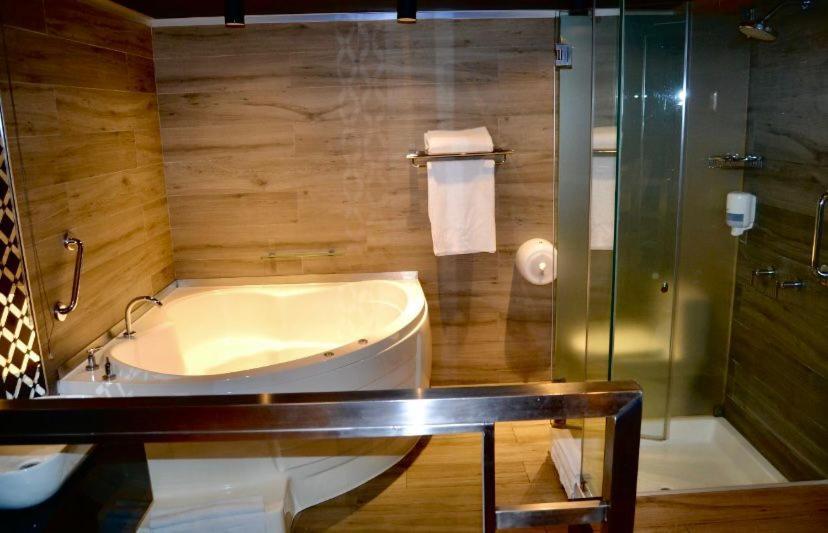 Hotel Las Lomas Лима Екстериор снимка